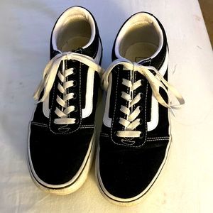 I am selling these black and white vans, size 7.5 in women’s